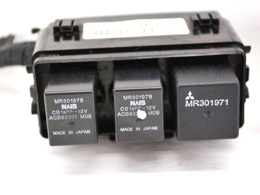 Блок предохранителей MITSUBISHI OUTLANDER XL 2006-2010 (в зборі з кришкою №8565A089) 8565A088, 8565A088, A