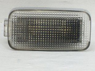 Плафон освітлення салону передній лівий правий TOYOTA AVENSIS T27 2009-2011 81330-05050, 81330-05050, A