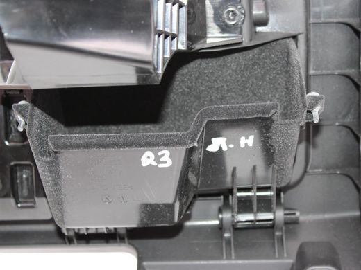 Накладка торпедо нижня ліва AUDI Q3 F3 2018-2025 83B863075A, 83B863075A, A