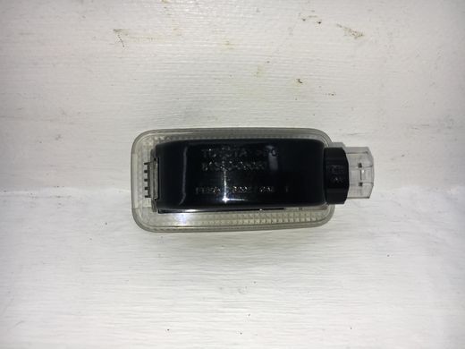 Плафон освітлення салону передній лівий правий TOYOTA AVENSIS T27 2009-2011 81330-05050, 81330-05050, A