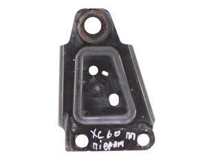 Кронштейн балки передній правий VOLVO XC60 2017- 32216403, 32216403, A