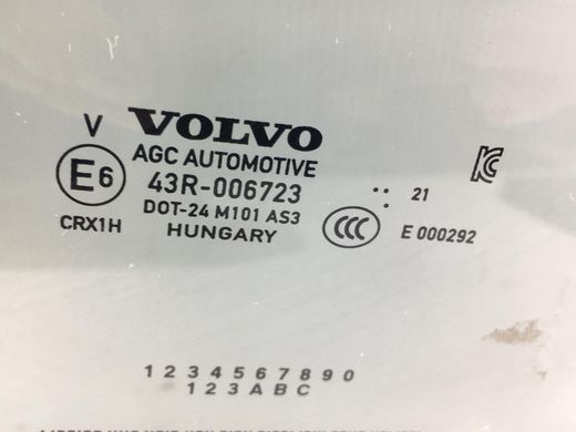 Стекло двери заднее правое VOLVO XC40 2017- (царапини) 32244802, 32244802, B