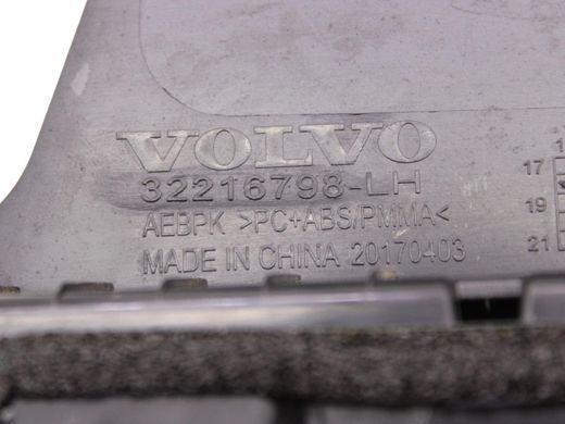 Накладка дверей верхня передня ліва зовнішня VOLVO XC60 2017- (31672914) 32216798, 32216798, A