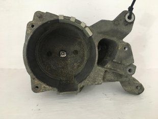 Кронштейн паливного фільтра нижній VOLVO V50 P12 2010-2012 31372831, 31372831, A