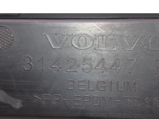 Накладка бампера передня права VOLVO S90 SPA 2016-2020 31425447, 31425447, B